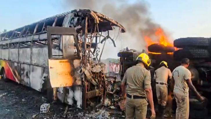 https://salarnews.in/public/uploads/images/newsimages/maannewsimage26032026_155918_ANdhra bus fire.png